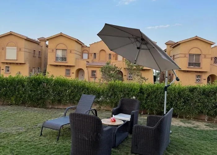 Villa ڤيلا بجاردن في كومبوند لاڤيستا توباز العين السخنه *